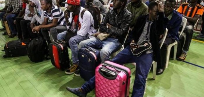 Haitianos e senegaleses em Florianópolis. Foto Betina Humeres - Agencia RBS