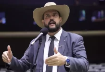 Deputado Zé Trovão chama Bolsonaro de ‘covarde’ por atos de 8 de janeiro