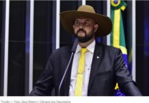 Conselho de Ética aprova suspensão de deputados por ocupação da Mesa Diretora