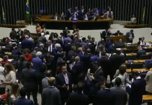 PL muda de posição, passa a apoiar fim da escala 6×1 e defende jornada 4×3