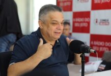 João Rodrigues critica Flávio Bolsonaro e se distancia da direita em SC