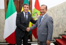 Embaixador da Itália oficializa escritório consular em Florianópolis