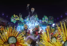 TSE rejeita pedido para investigar Lula por homenagem na Sapucaí