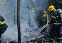 Incêndio destrói casa de madeira no bairro Guaporanga, em Biguaçu