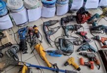 Operação em Florianópolis apreende mais de 300 kg de fios furtados e 152 celulares