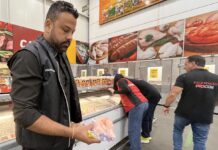 Procon de São José apreende e descarta 50 itens impróprios para consumo
