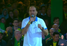 Carlos Bolsonaro é lançado candidato ao Senado por Santa Catarina