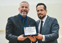 Saiba por que o ex-prefeito Salmir da Silva recebeu homenagem da Câmara