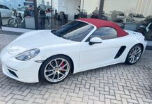 Porsche é apreendido em loja de São José durante investigação sobre lavagem de dinheiro