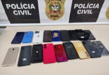 Duas pessoas são presas em loja no centro de Florianópolis por venda de celulares furtados