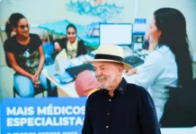 Lula responsabiliza clã Bolsonaro por ataque dos EUA ao PIX e taxação