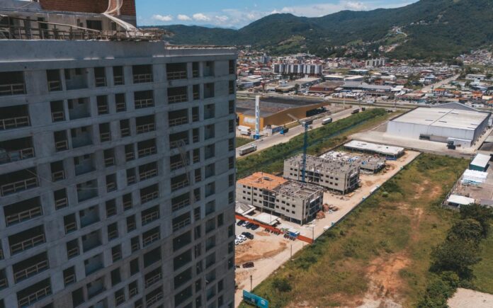 Construção Civil em Biguaçu - Foto Fernando Mendes