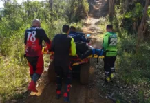 Motociclista é resgatado com helicóptero da PM após acidente em trilha no interior de Biguaçu