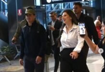 Nikolas cumpre agenda política em Florianópolis ao lado de Bia Borba