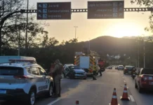 Vigilante que retornava do serviço dorme ao volante e causa acidente em Florianópolis