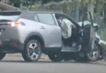 Homem persegue namorada após discussão, bate carro contra poste e causa estragos na rede elétrica em Itapema