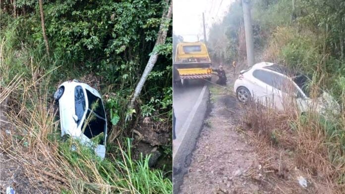 Carro sai da pista, cai em vala e interdita trânsito na SC-401, em Florianópolis Carro sai da pista, cai em vala e interdita trânsito na SC-401, em Florianópolis