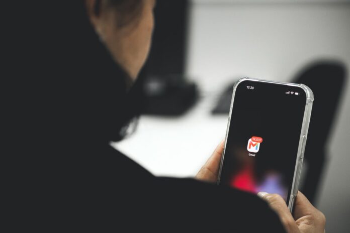 celular-golpe-email-tecnologia