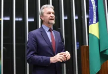Deputado catarinense Pedro Uczai sofre AVC durante reunião na Câmara